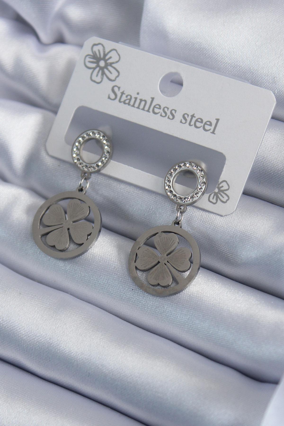 Çelik Gümüş Renk Zirkon Taşlı Yonca Model İşleme Detay Kadın Küpe