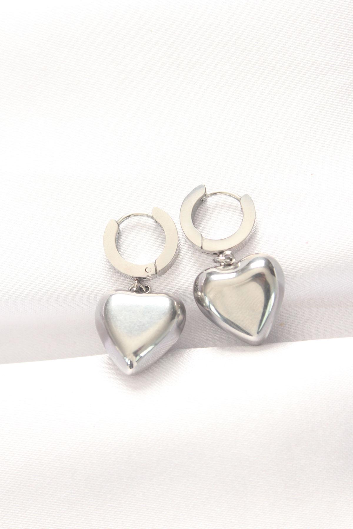 Çelik Gümüş Renk Bombeli Kalp Tasarımlı Küpe