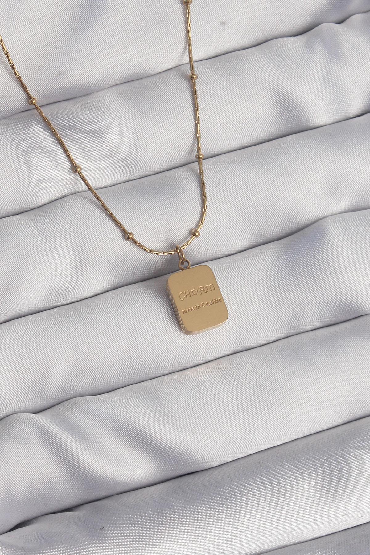 Çelik Gold Renk Kare Charm Model Kolye