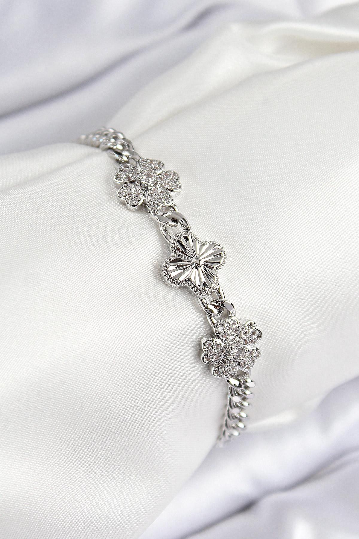 Pirinç Zirkon Taşlı Yonca Model Gümüş Renk Kadın Bileklik