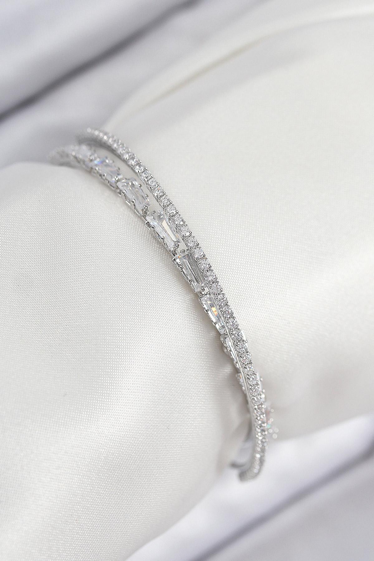 Pirinç Zirkon Taşlı Su Yolu Model Gümüş Renk Kadın Bileklik