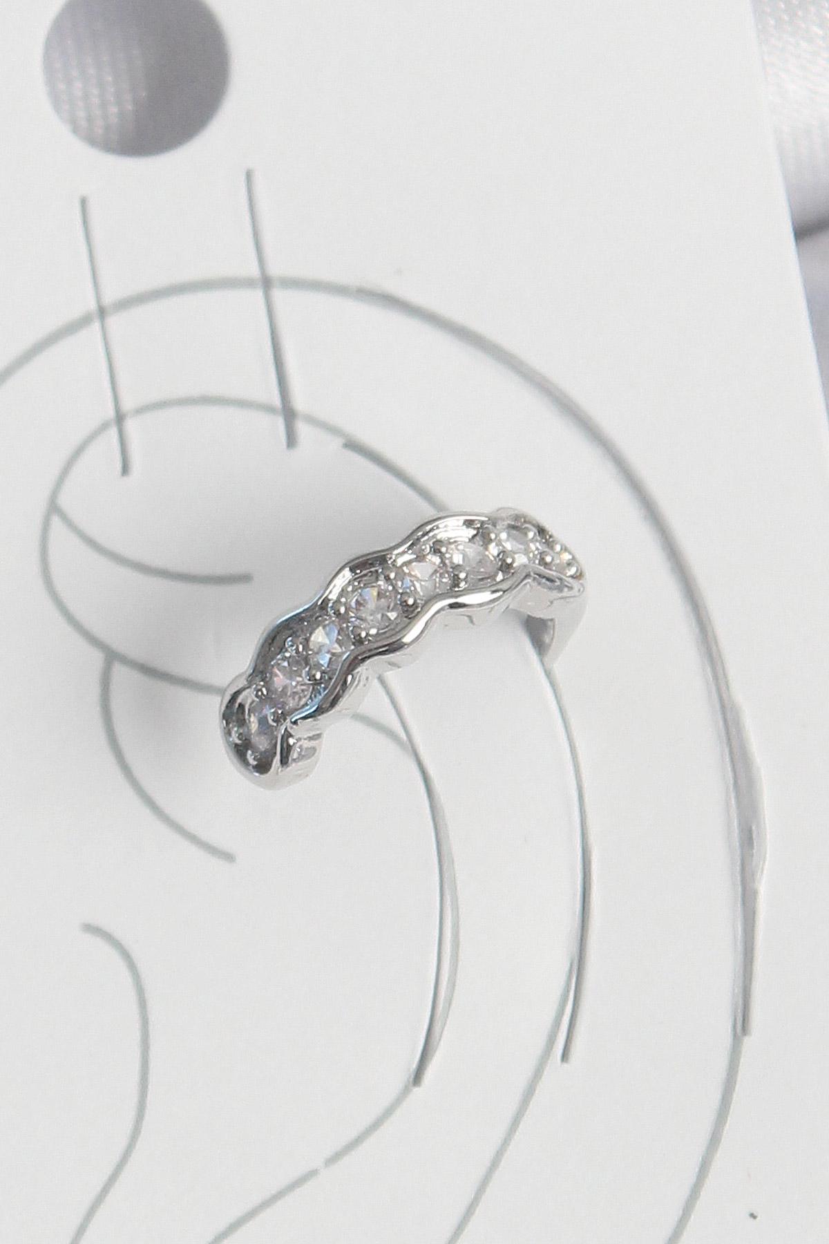 Pirinç Gümüş Renk Zirkon Taşlı Kıkırdak Model Kadın Küpe