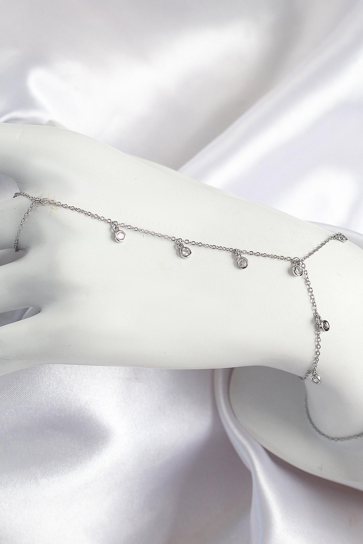 Pirinç Zirkon Taşlı Sallantılı Model Gümüş Renk Kadın Şahmeran